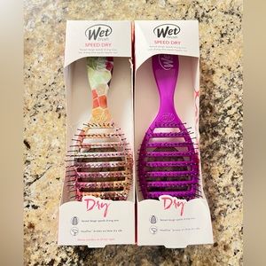 NIB   WET BRUSH. SPEED DRY. BUNDLE OF 2